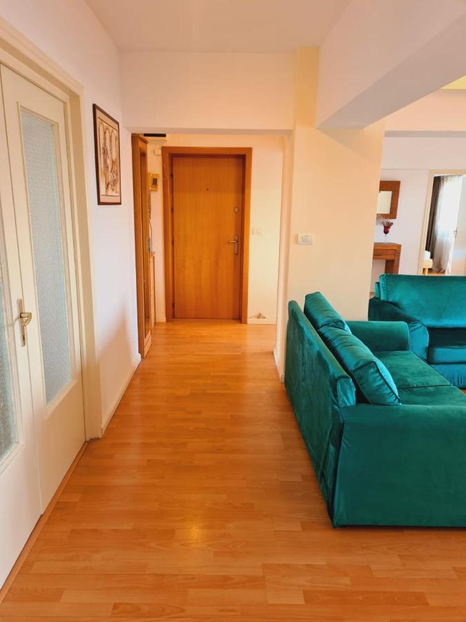 Old Town Apartment With Panoramic View Bucureşti Eksteriør bilde